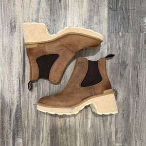 Sorel Tan and Cream Heeled Boots hi line Chelsea boots